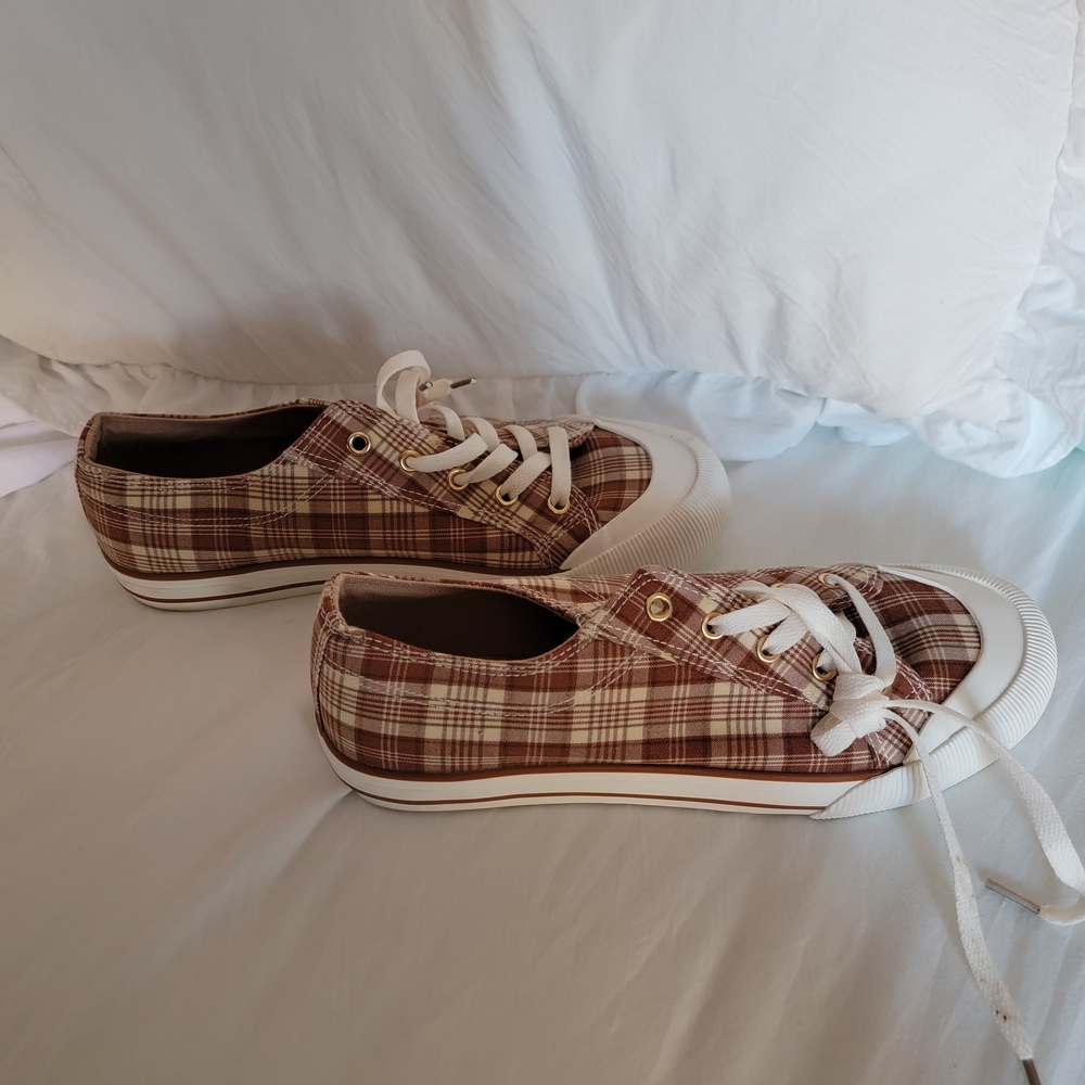 Arizona Jeans Plaid Canvas Sneakers - Picture 9 of 9